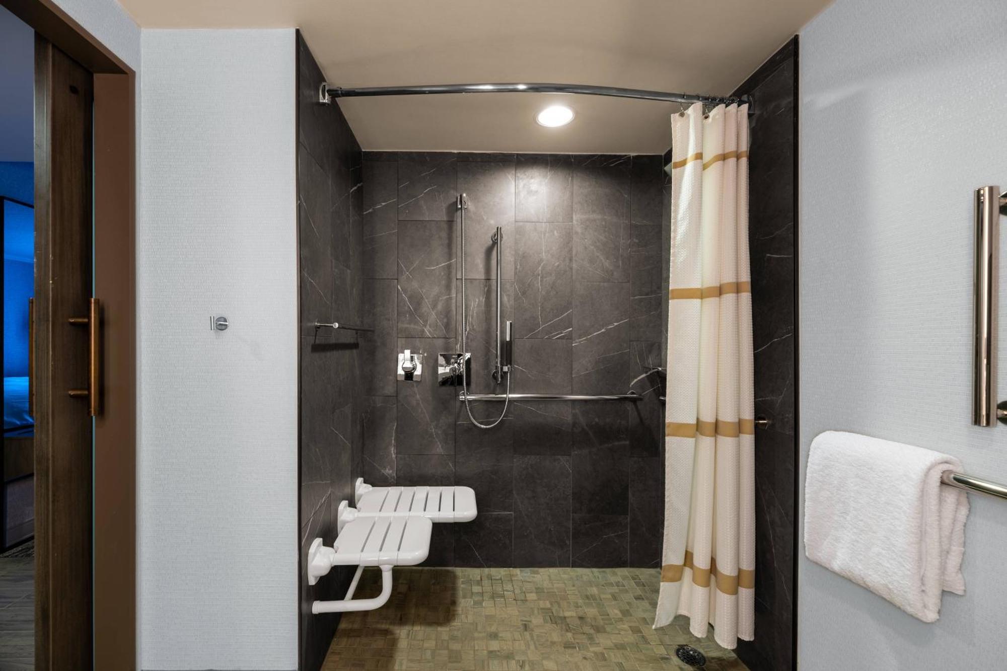 Courtyard By Marriott At Medical District-uic Hotel 3*