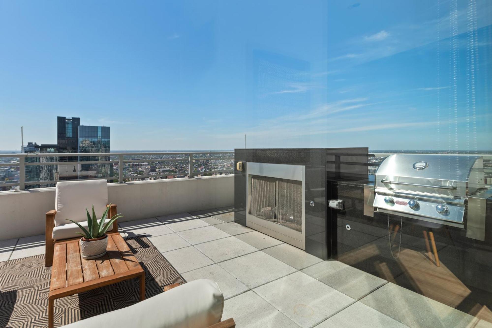 K2 Sky High With Stunning Views In West Loop *