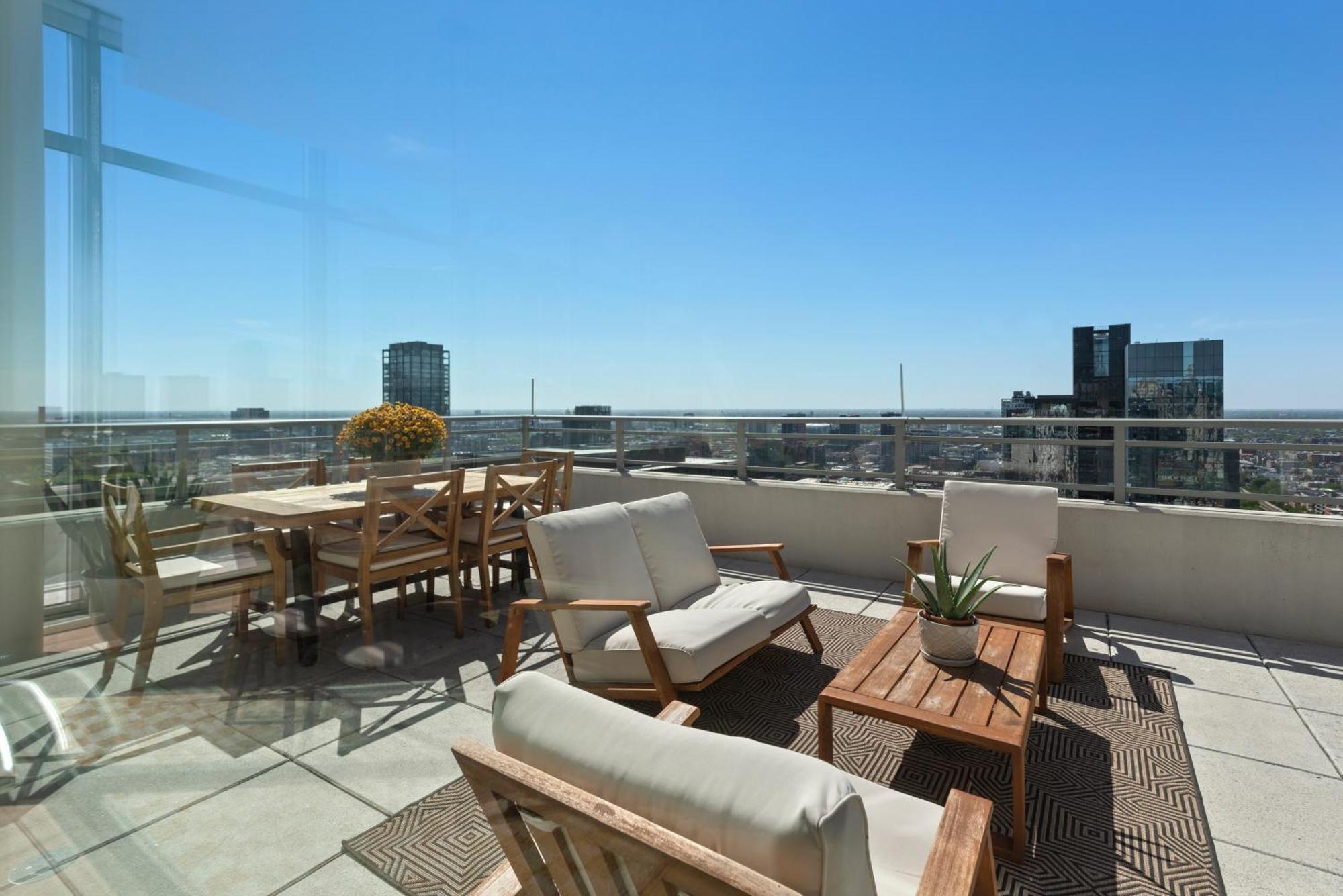 K2 Sky High With Stunning Views In West Loop