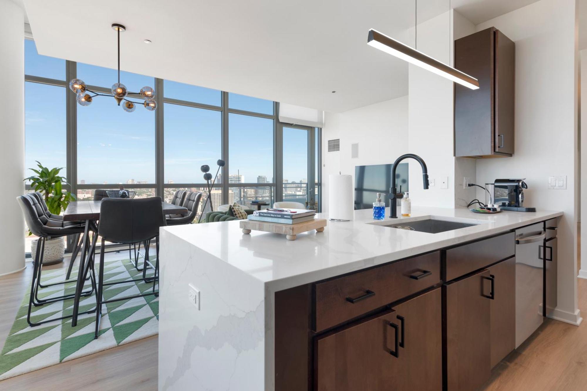 K2 Sky High With Stunning Views In West Loop Apartment