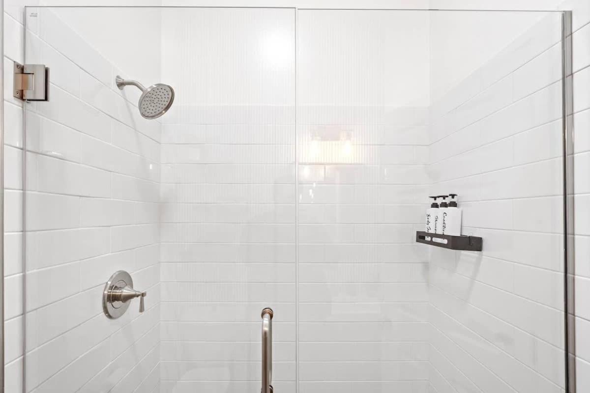 2 Bd 2 Ba Bucktown Safari Flat Apartment