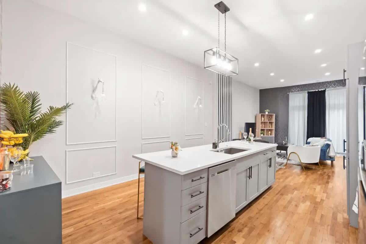 Apartment 2 Bd 2 Ba Bucktown Safari Flat *