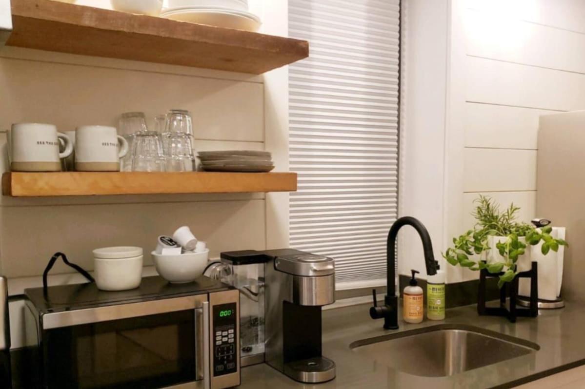 Modern 2br With Patio & Cozy Space Apartment *