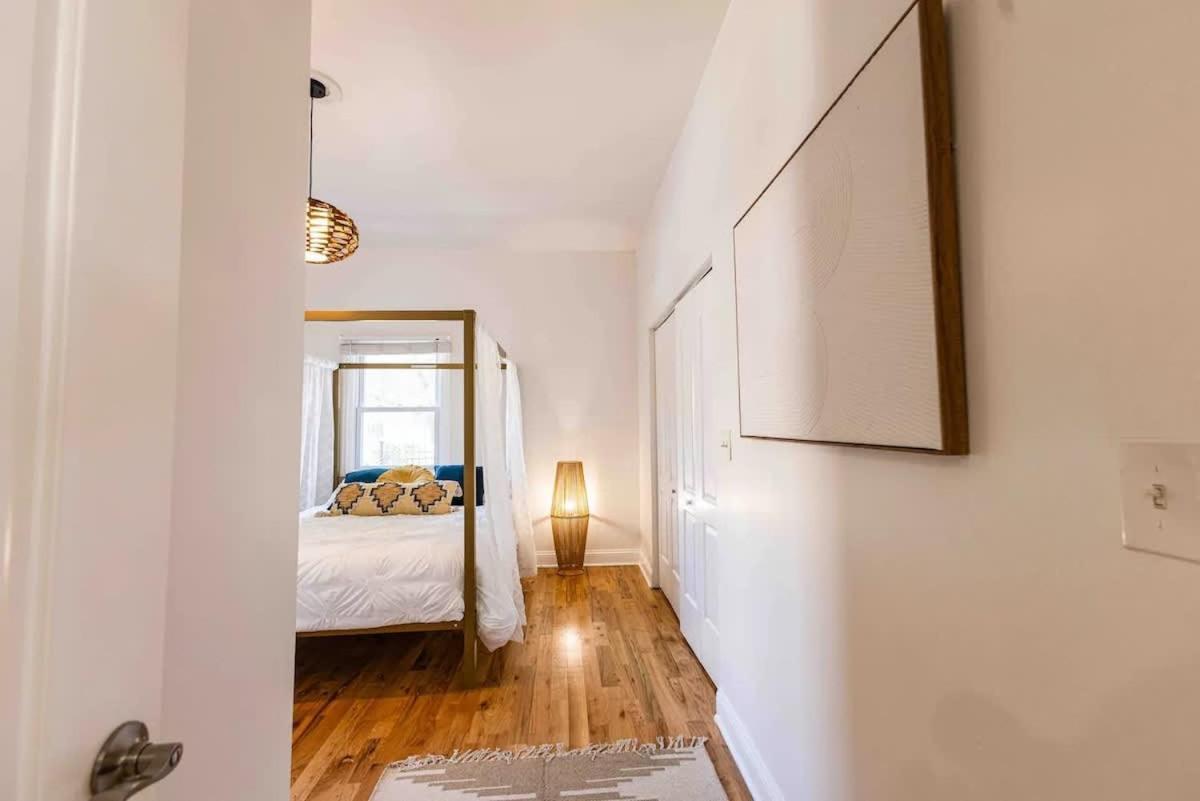 Apartment Tropical Boho Oasis Chicago