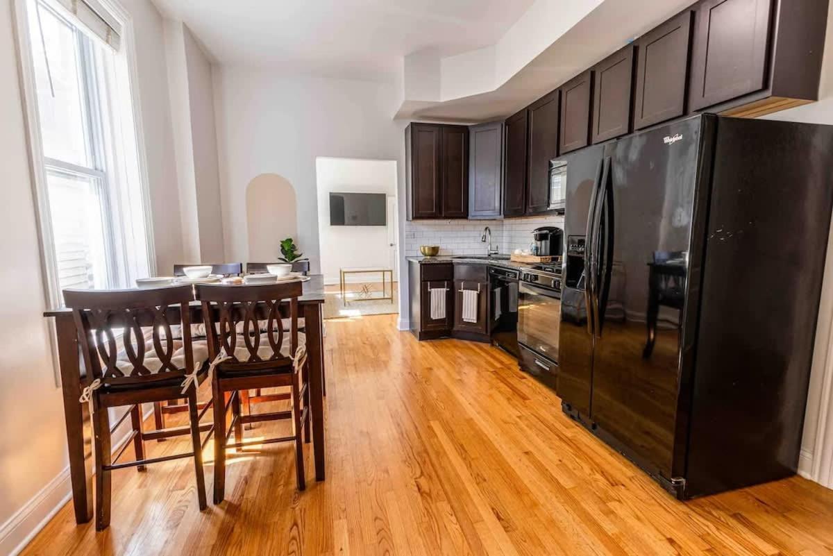 Apartment Tropical Boho Oasis Chicago