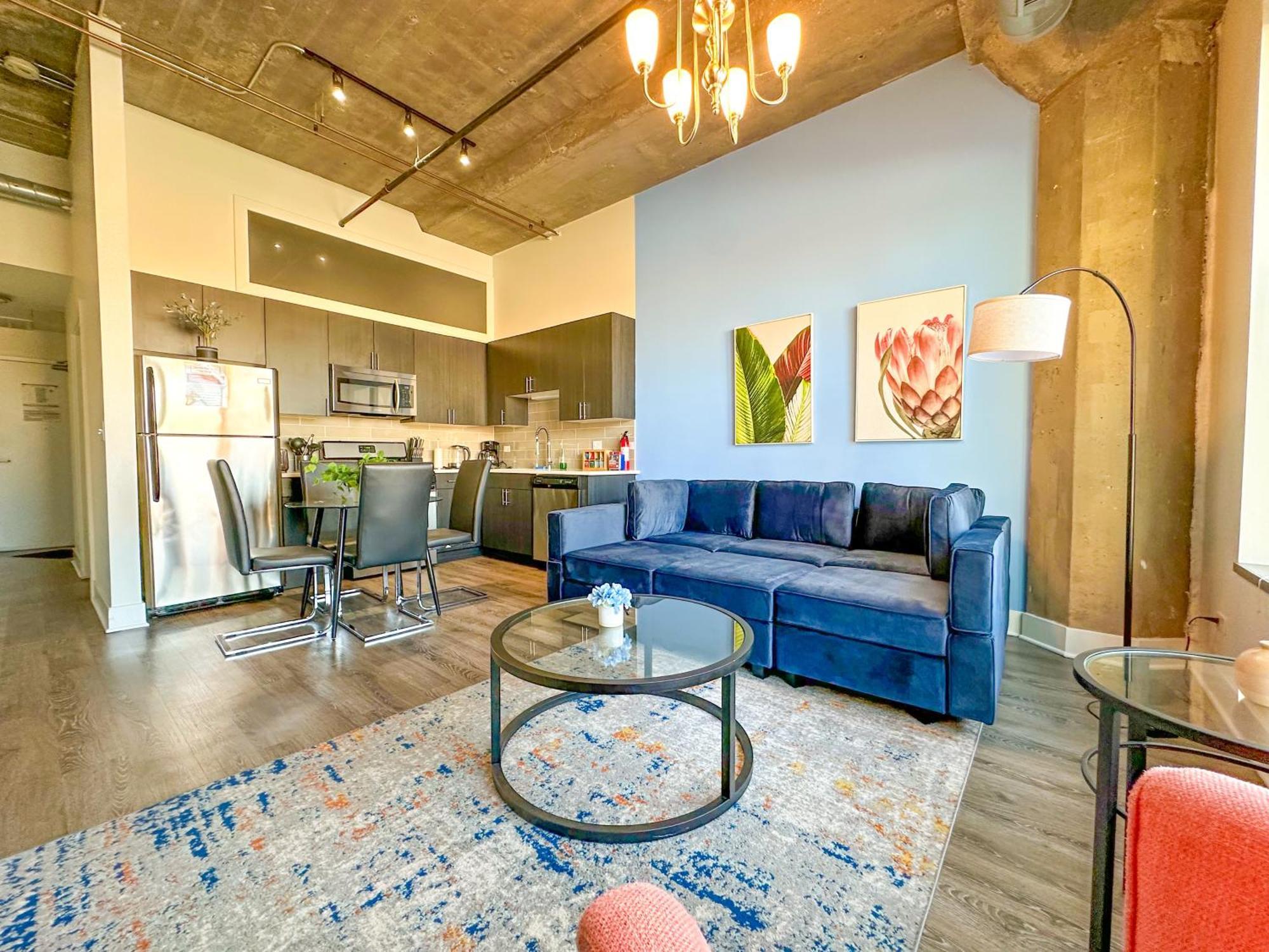 Charming 2br With Skyline View, Optional Parking & Gym Access Near Mccormick Place, Lakefront And Soldier Field Apartment *