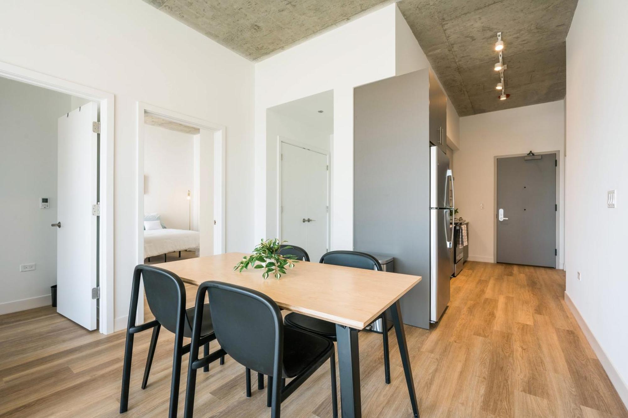 Apartment Living Grand 4 Bedroom By Lincoln Park *