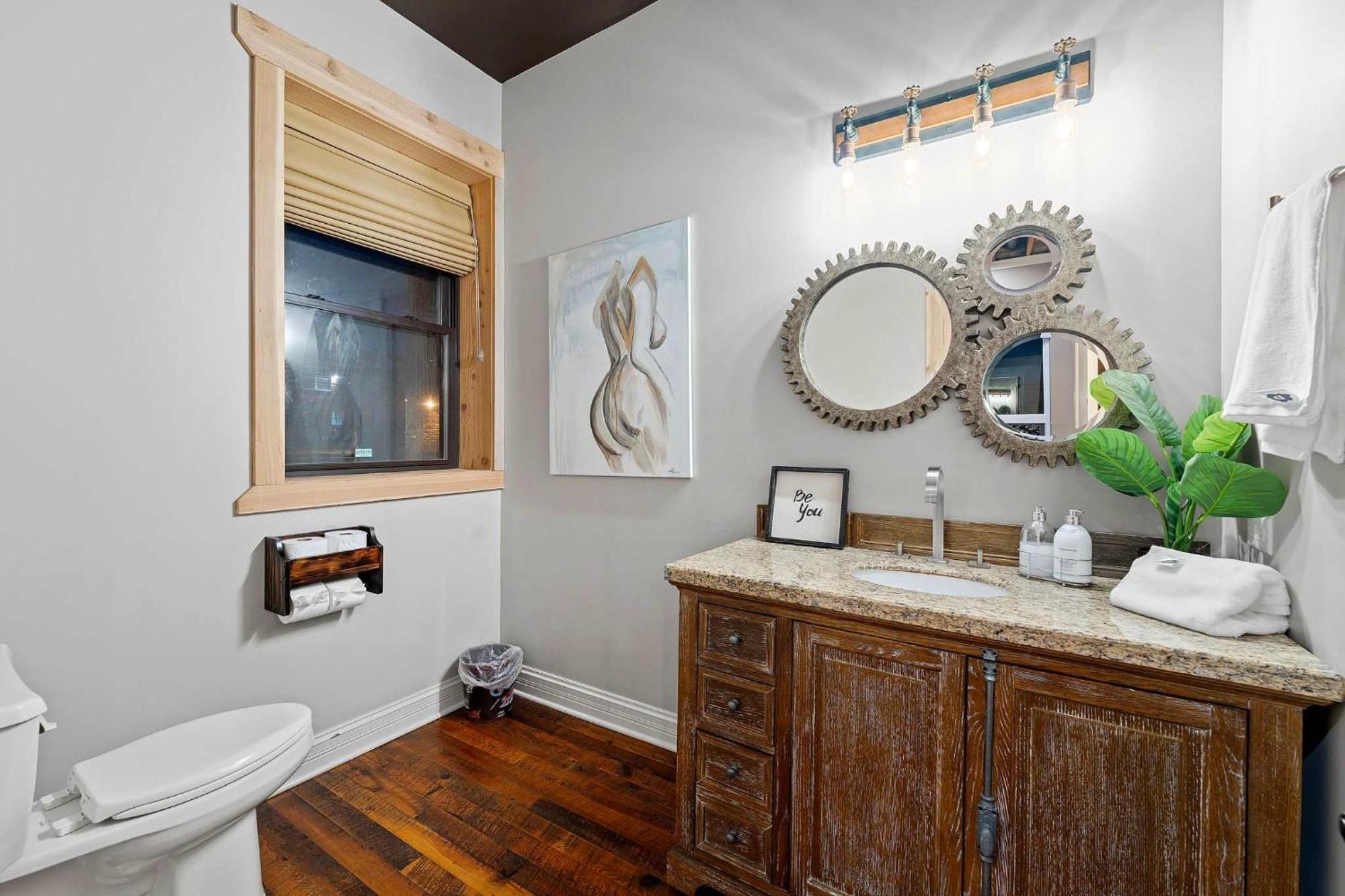 Mid-century Gem By United Center Holiday home