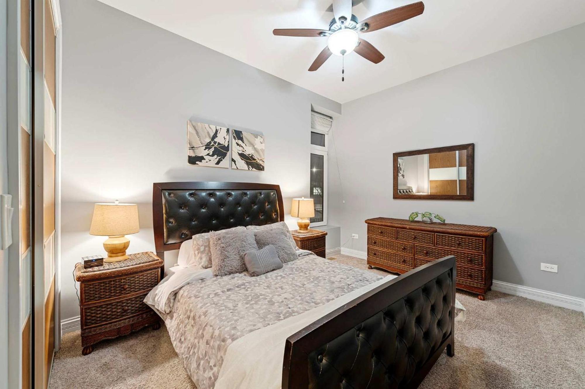 Mid-century Gem By United Center Holiday home *