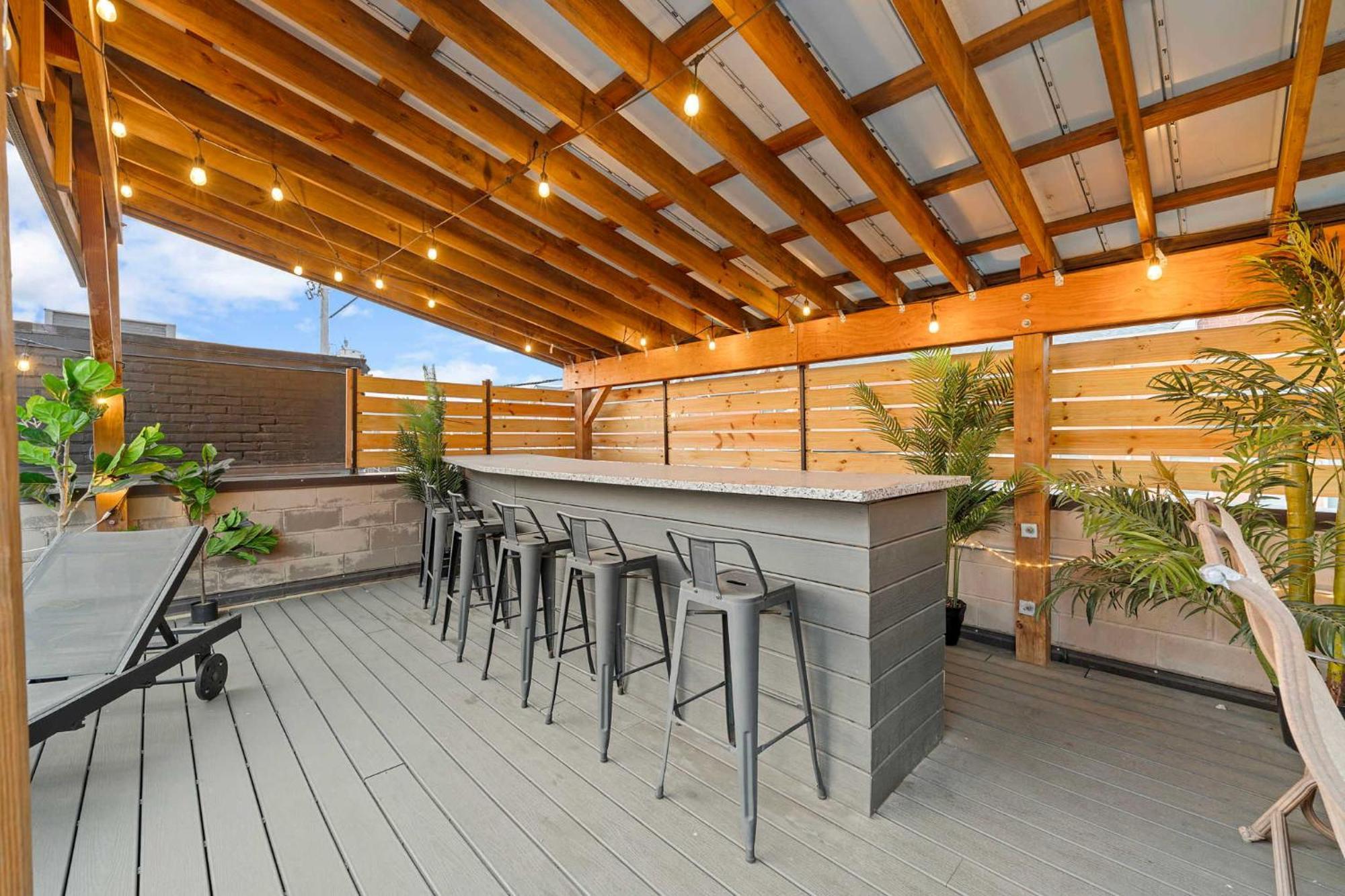 Mid-century Gem By United Center Holiday home *