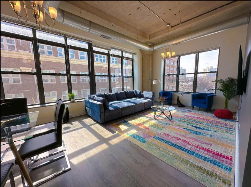 Mccormick Place: Spacious 3br Family Haven Apartment