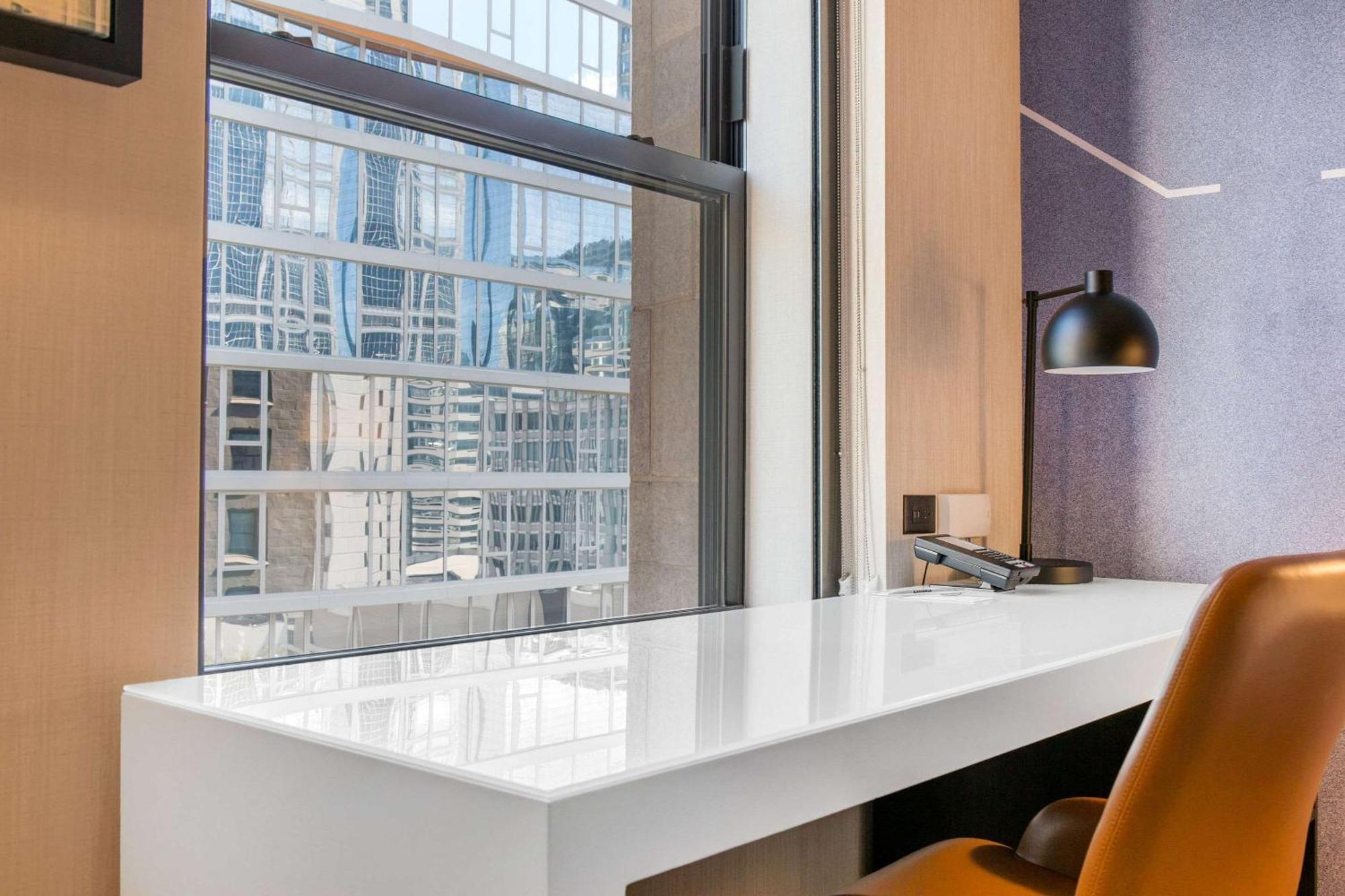 Cambria Loop - Theatre District Hotel