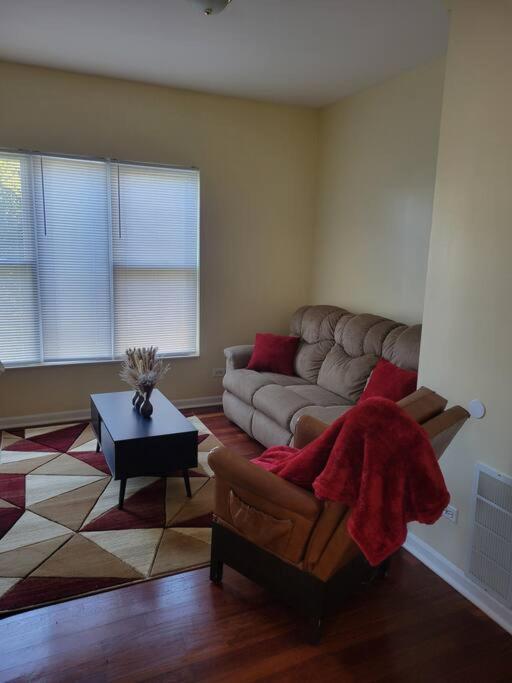 Charming 3bd 2bth Apartment *