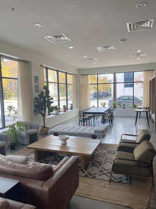 Charming 3bd Urban Oasis In The Heart Of * Chicago
