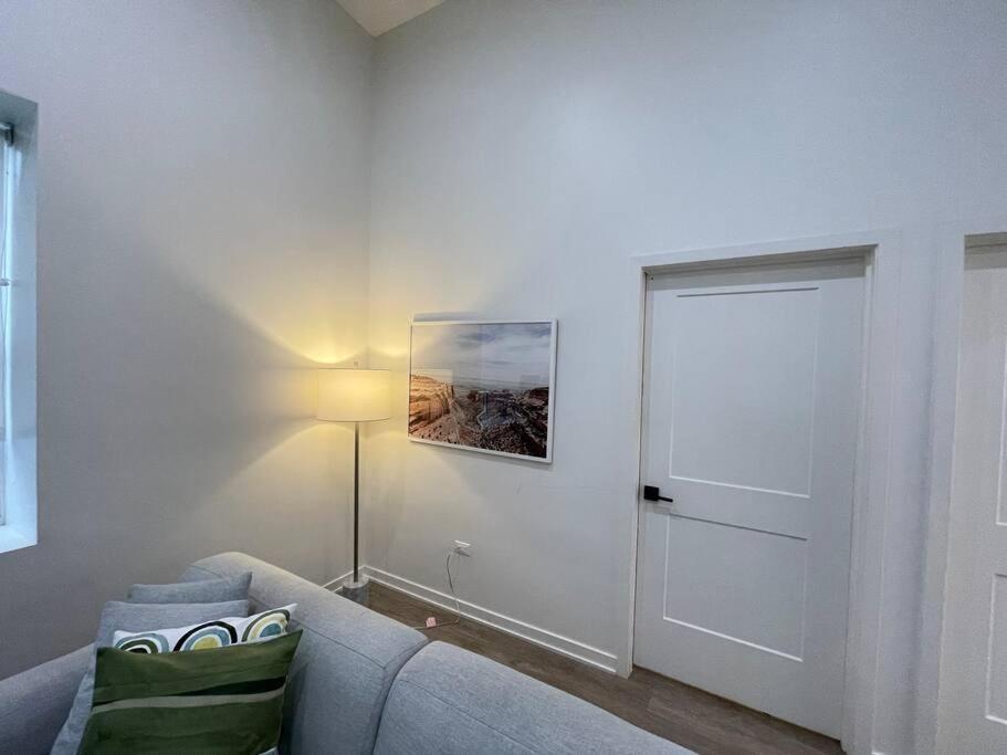 Charming 3bd Urban Oasis In The Heart Of Chicago