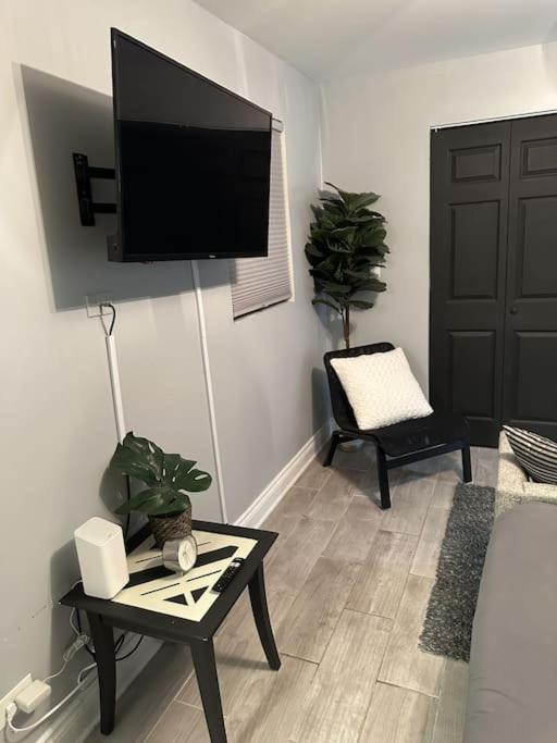 Experience Elegance At Paramount Apartment *