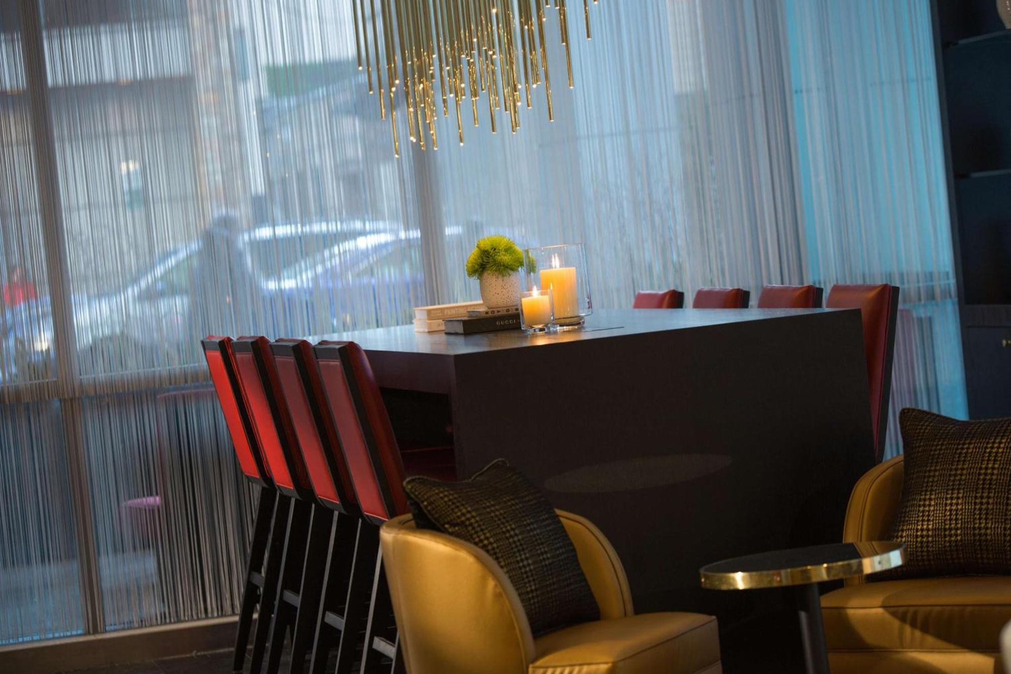 The Royal Sonesta River North Hotel