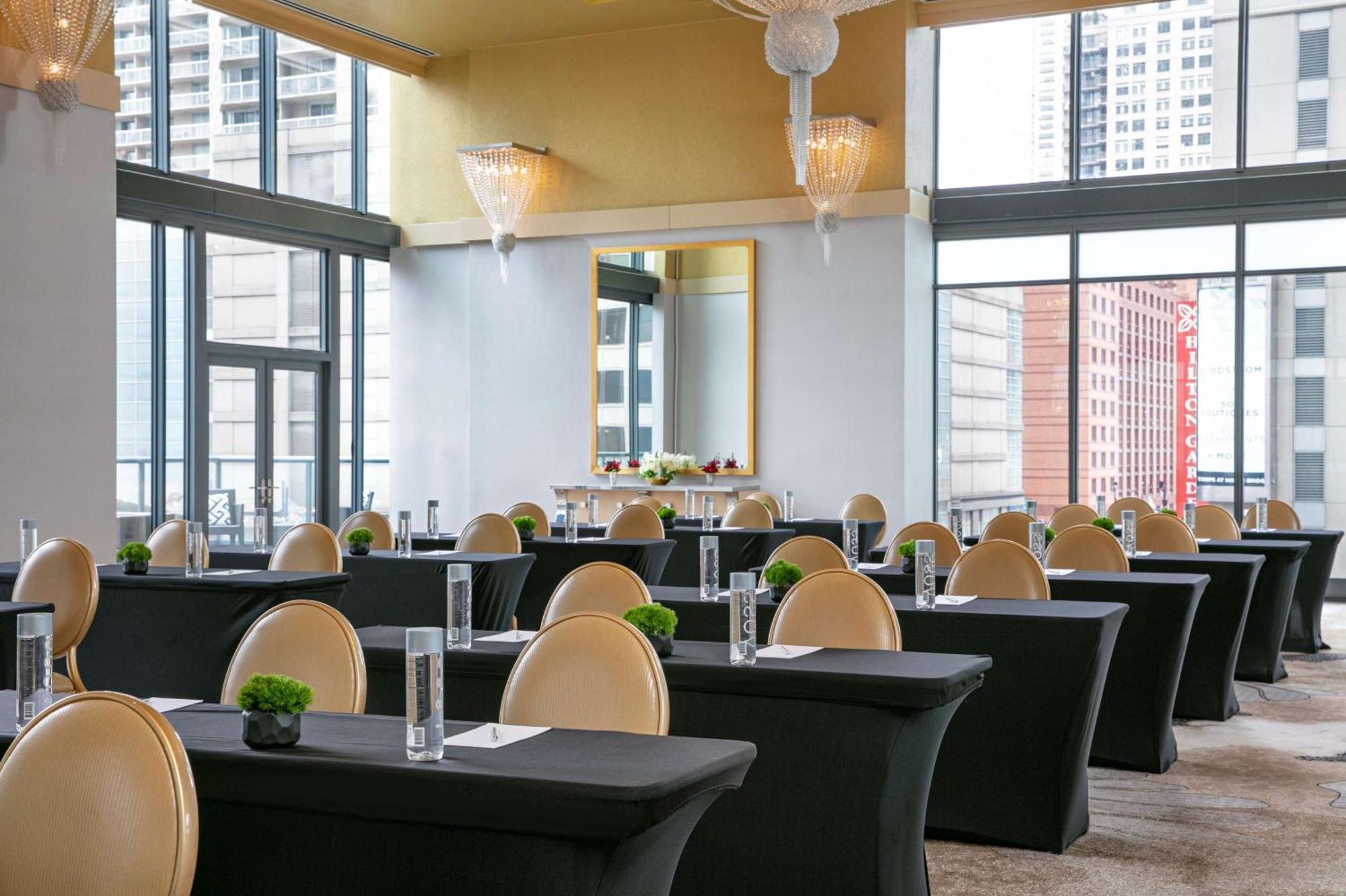 Hotel The Royal Sonesta River North 4*