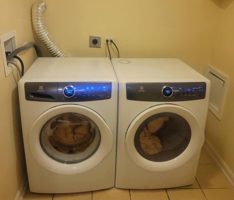 Charming 3bd 2bth Apartment *