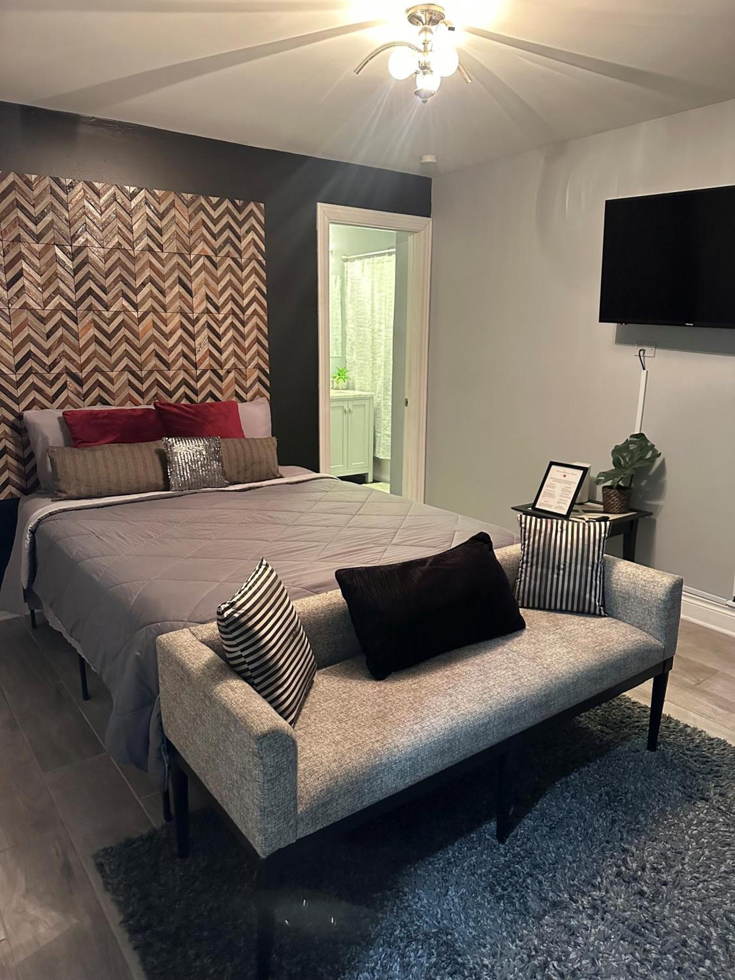 Experience Elegance At Paramount Apartment