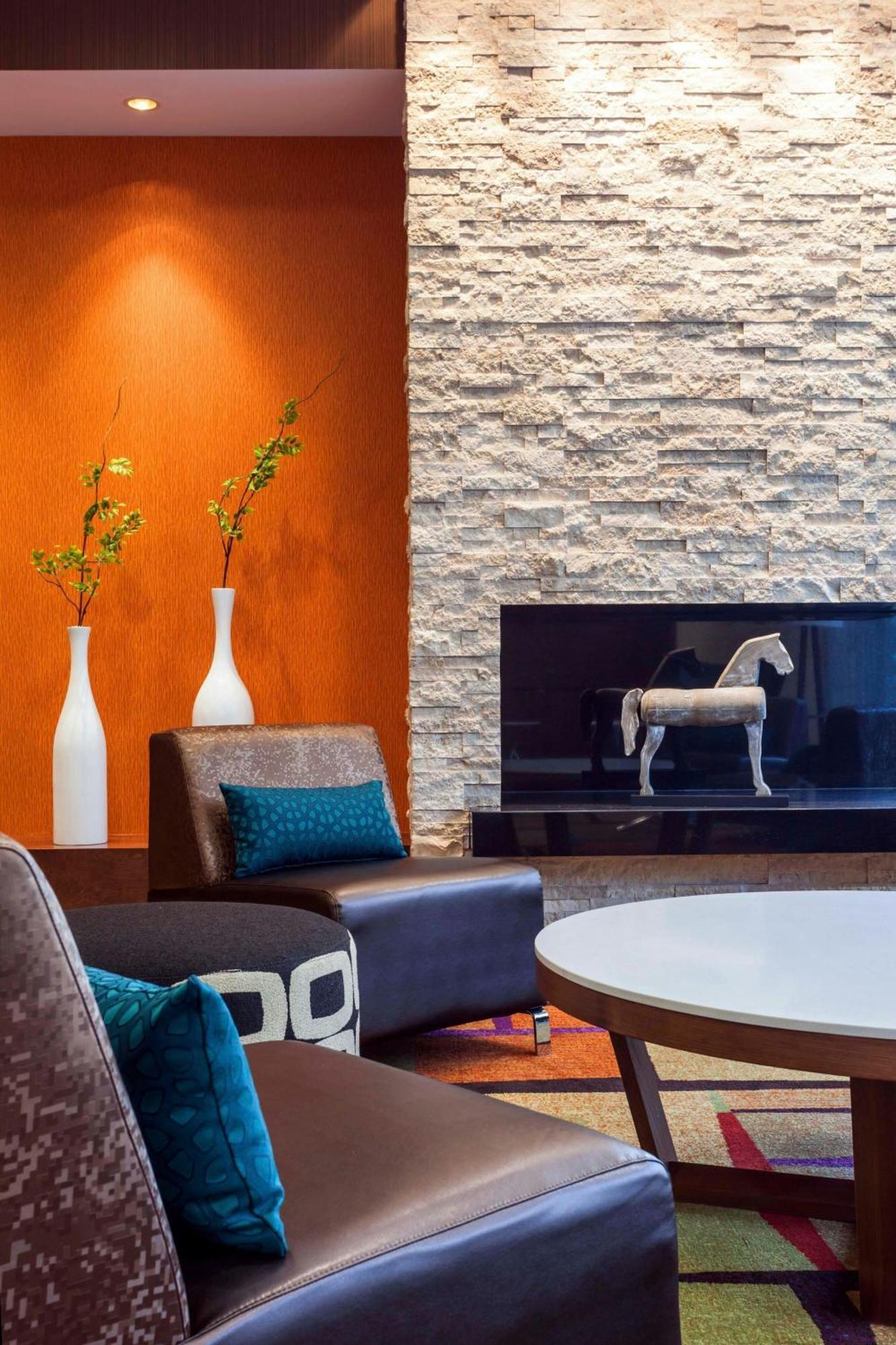 Hotel Fairfield And Downtown-river North 3*