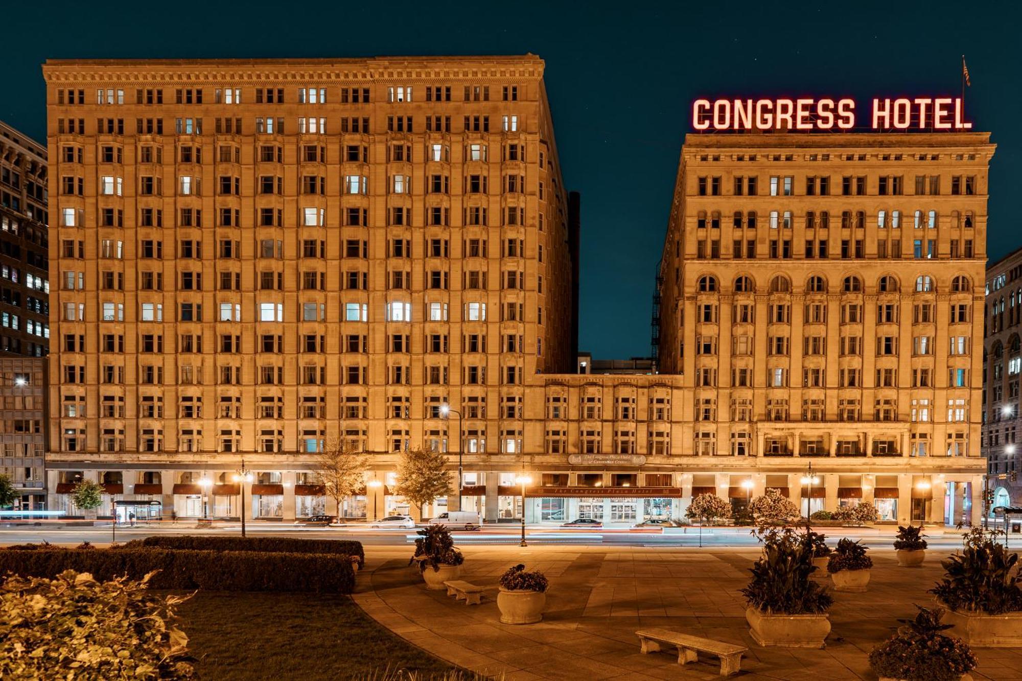 Hotel Congress Plaza 3*