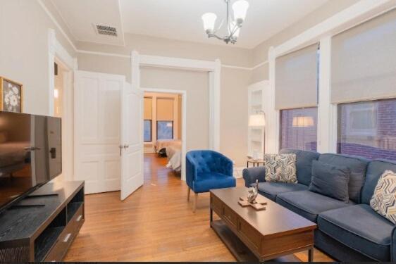Chic & Cozy 4br In Lakeview Near Wrigley Field * Chicago