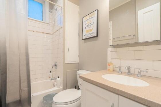 Chic & Cozy 4br In Lakeview Near Wrigley Field Apartment *