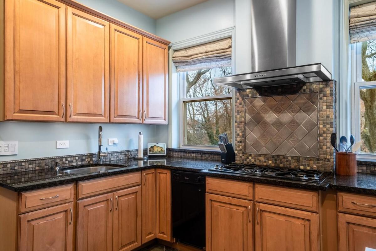 Apartment Elegant And Chic 2bed 2bath Steps From The Lake! *