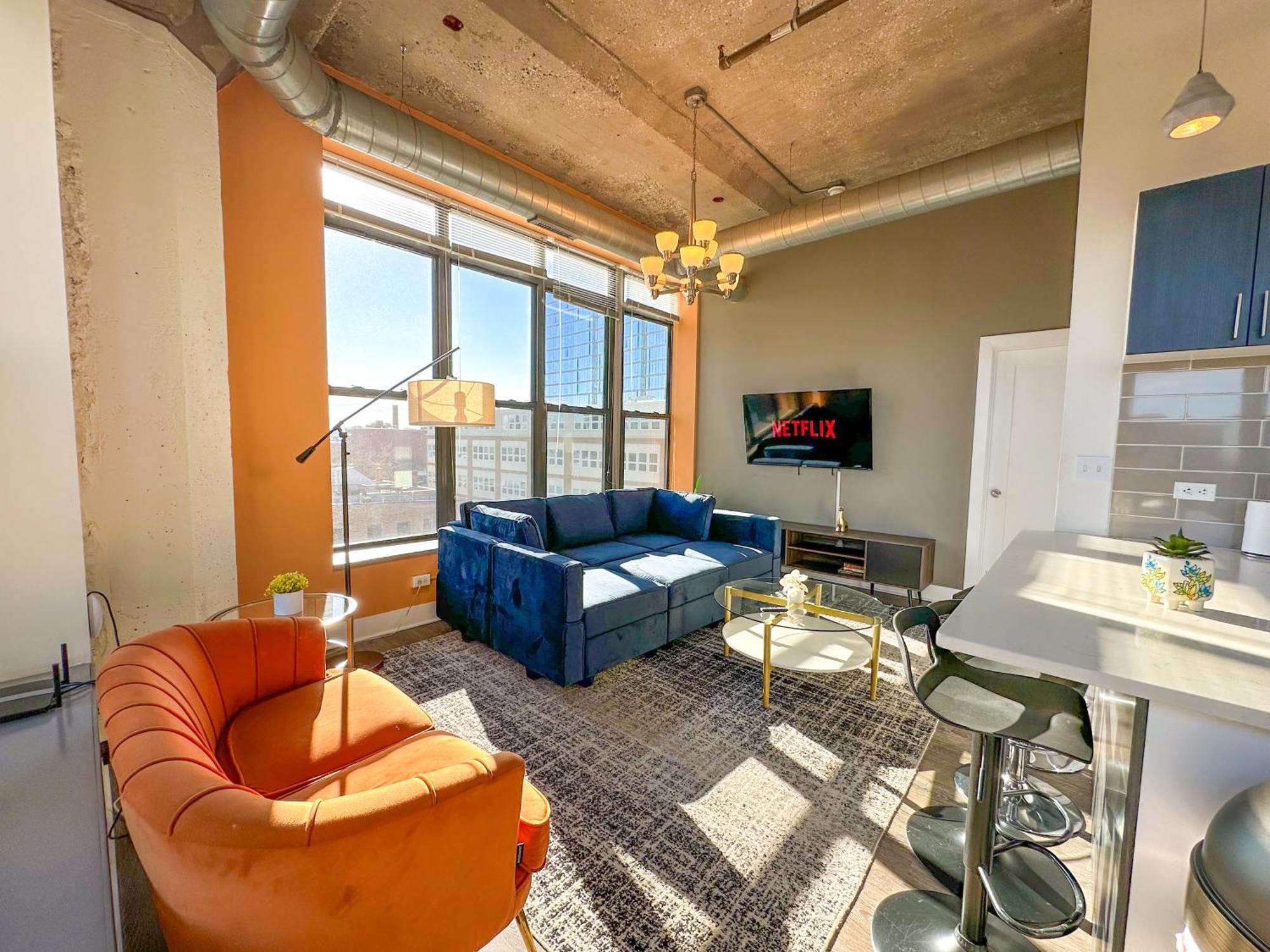 South Loop 2br Corner Unit With Natural Light, Optional Parking And Guest Access Near Downtown And Mccormick Place Apartment
