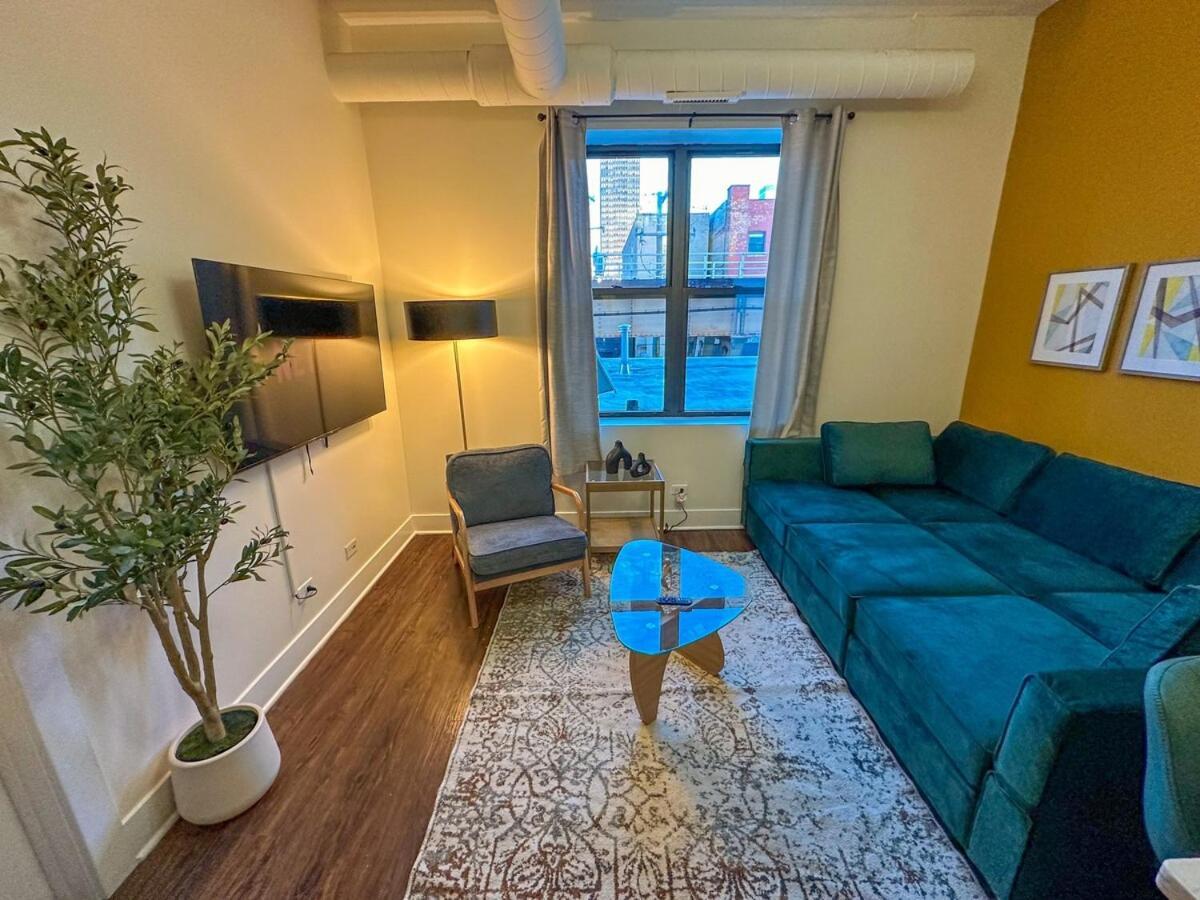 Mccormick 3br&2ba With Optional Parking Apartment Chicago