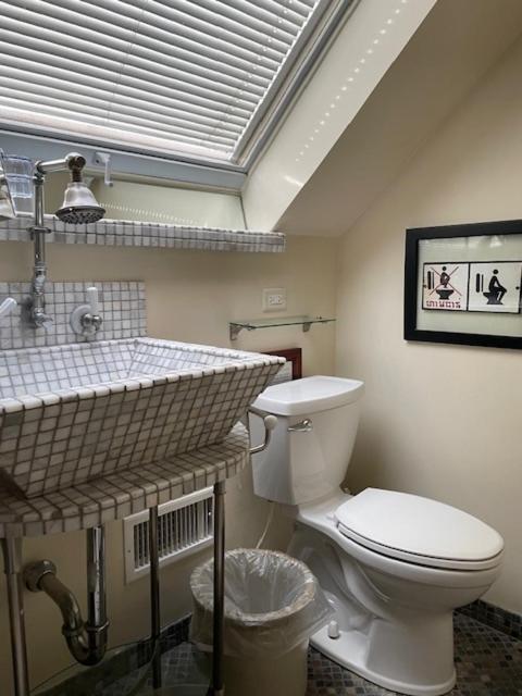 Ray's Bucktown Bed & Breakfast 3*