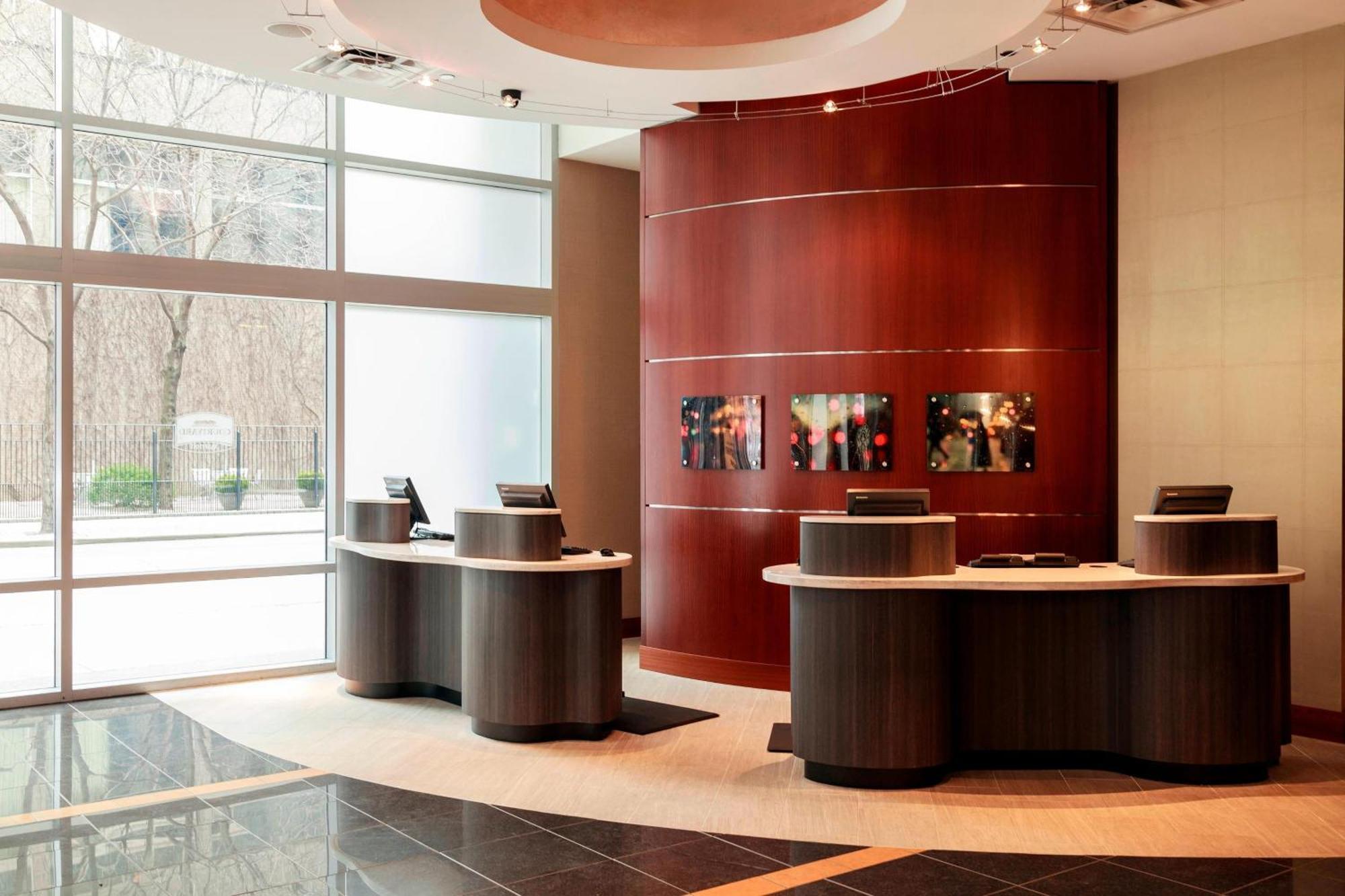 Hotel Courtyard Downtown/magnificent Mile 4*