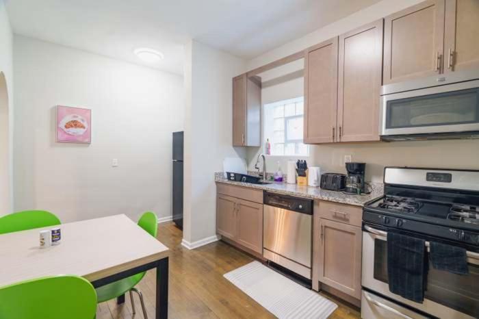 Cozy Woodlawn Retreat 1 * Chicago