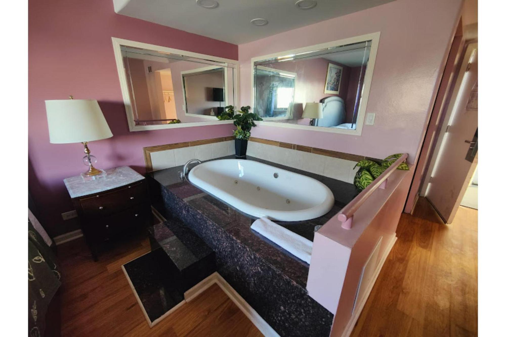 Hotel Oyo Edgebrook North Shore Chicago