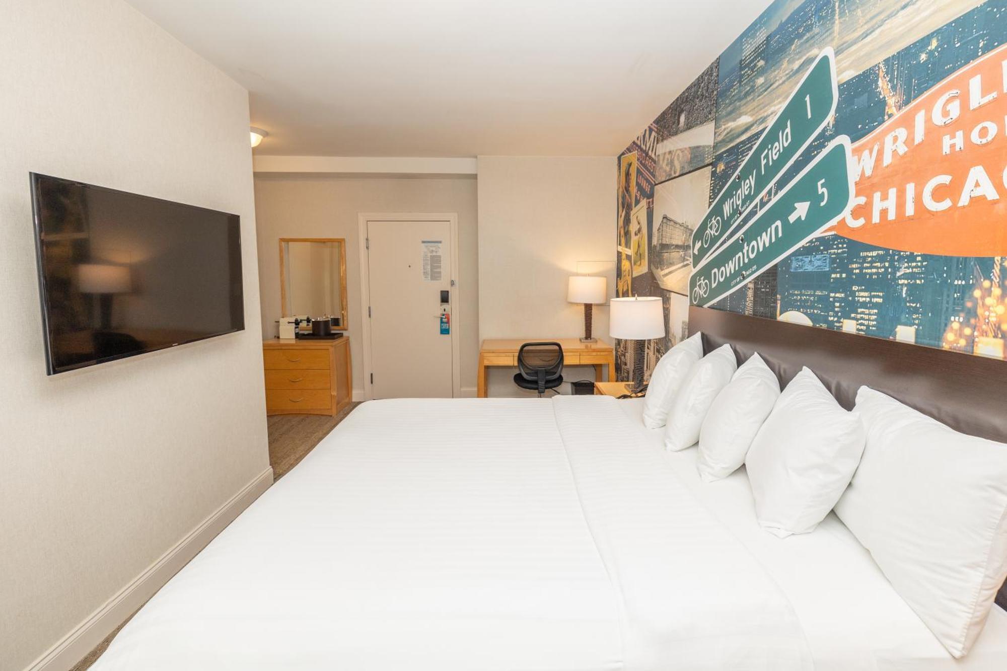 Versey Lincoln Park Hotel 3*