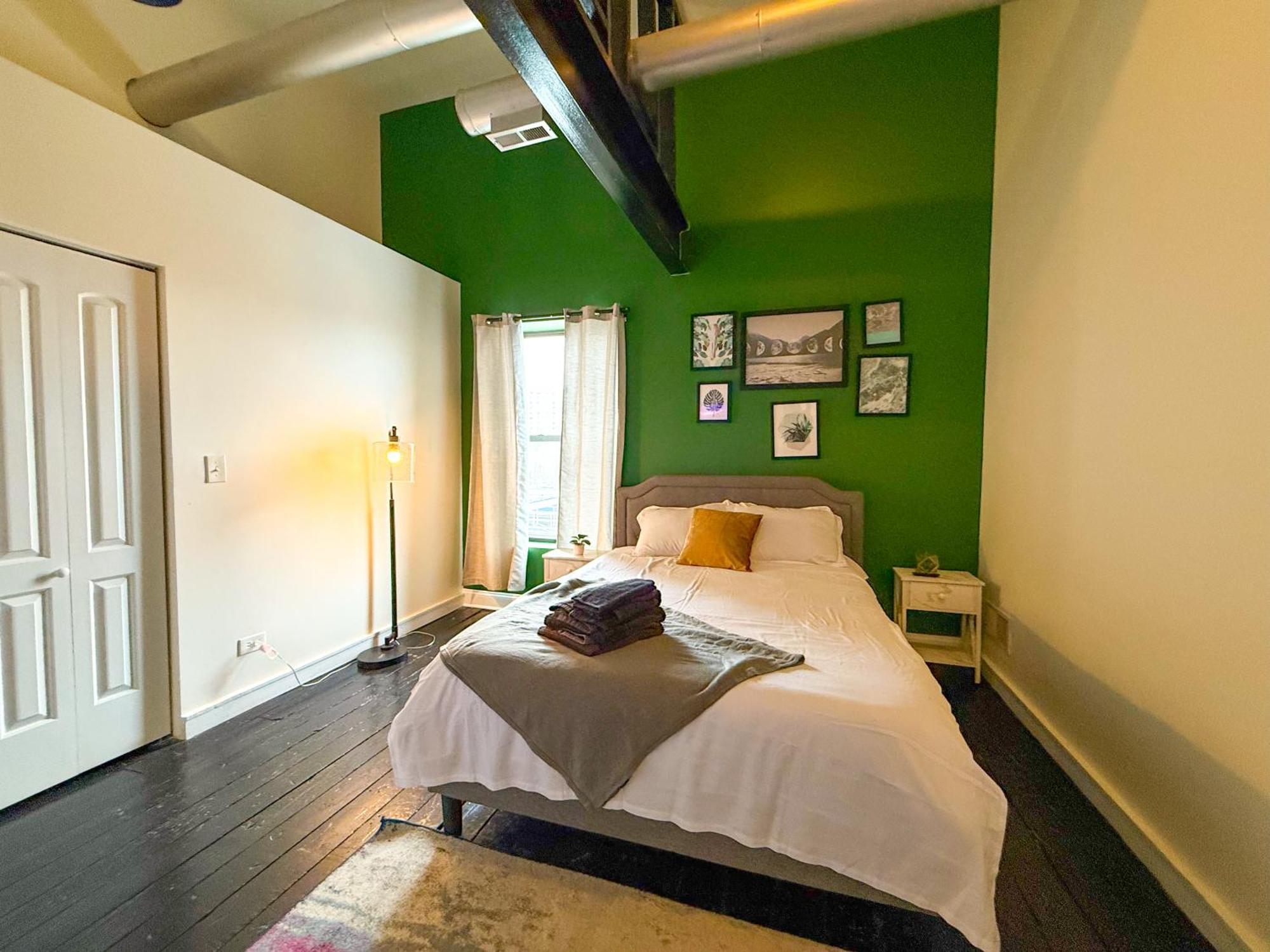 Apartment Luxury 5br South Loop With Pool Table And Optional Parking Near Mccormick Place, Field Museum And Soldier Field