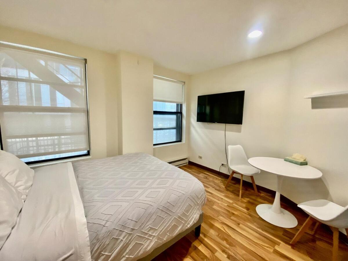 In Vivid South Loop Close To The Grant Park *