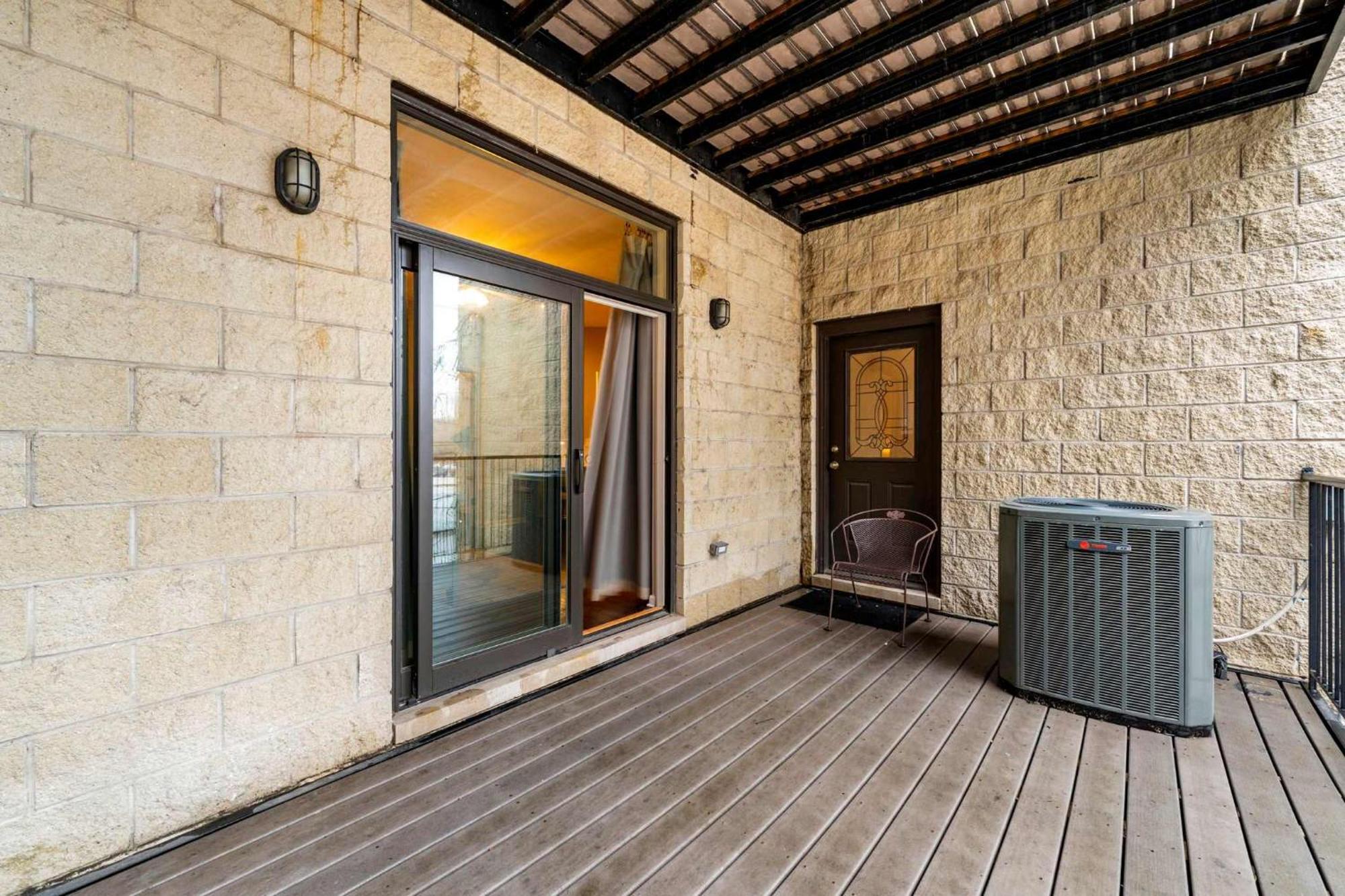 South Loop Three Bedroom Two Bath Apartment Chicago