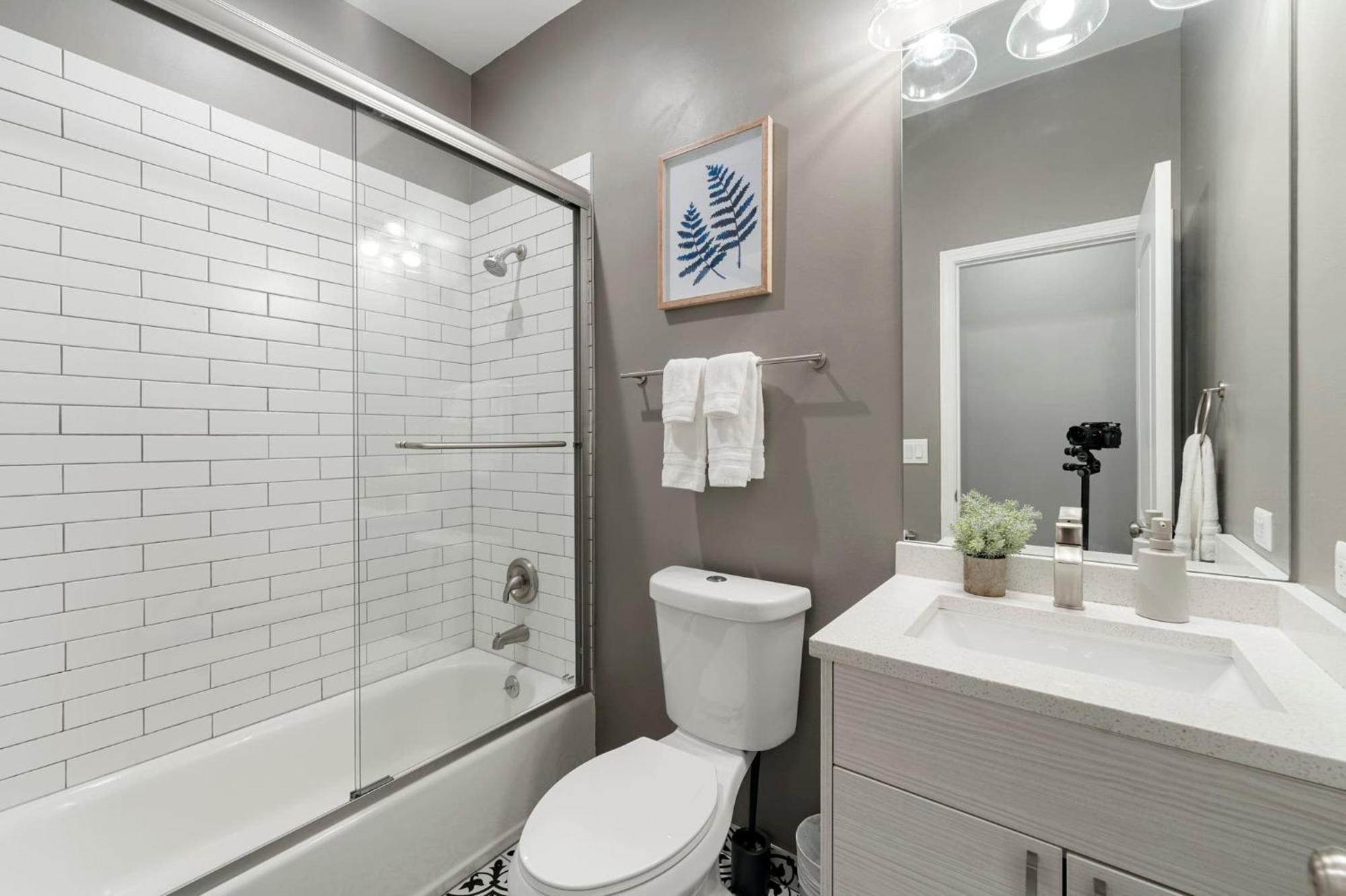 South Loop Three Bedroom Two Bath Apartment *