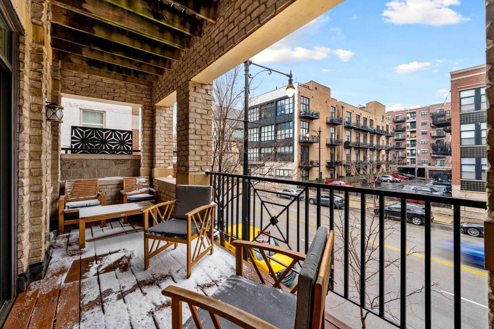 South Loop Three Bedroom Two Bath Apartment Chicago