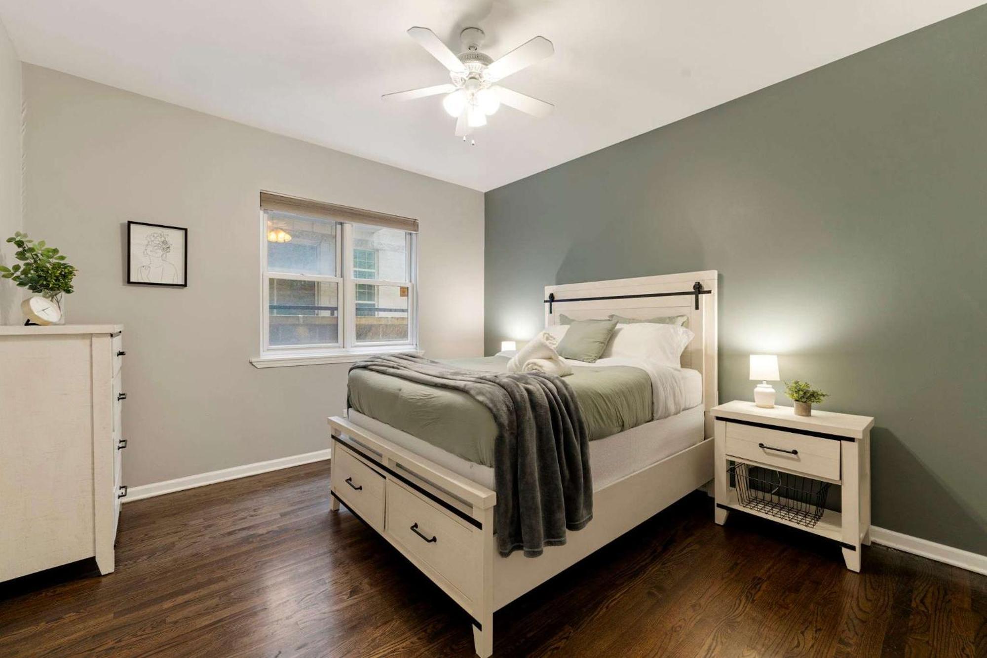South Loop Three Bedroom Two Bath * Chicago