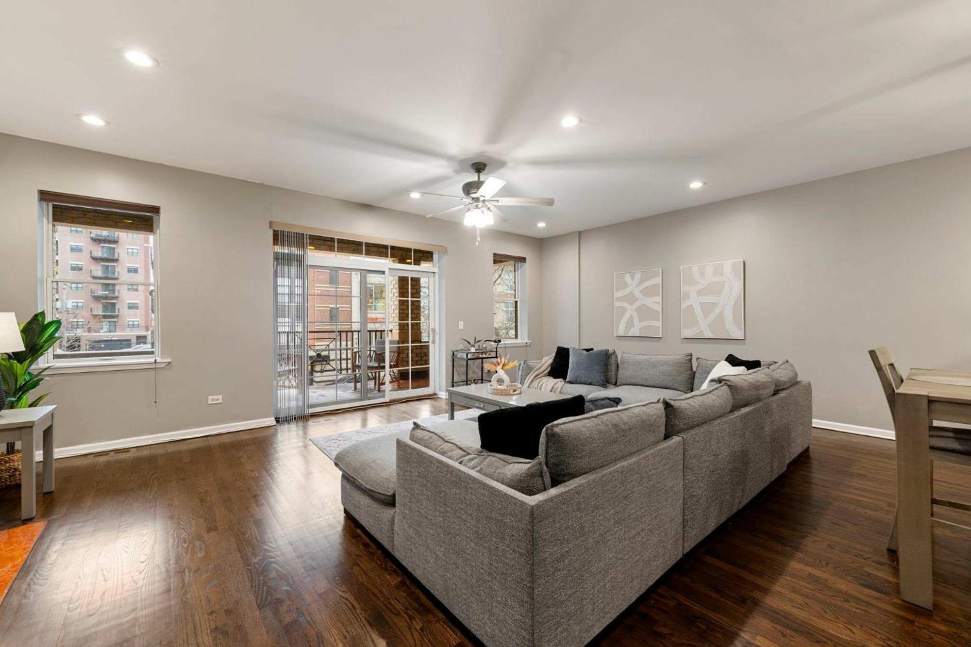 Apartment South Loop Three Bedroom Two Bath Chicago