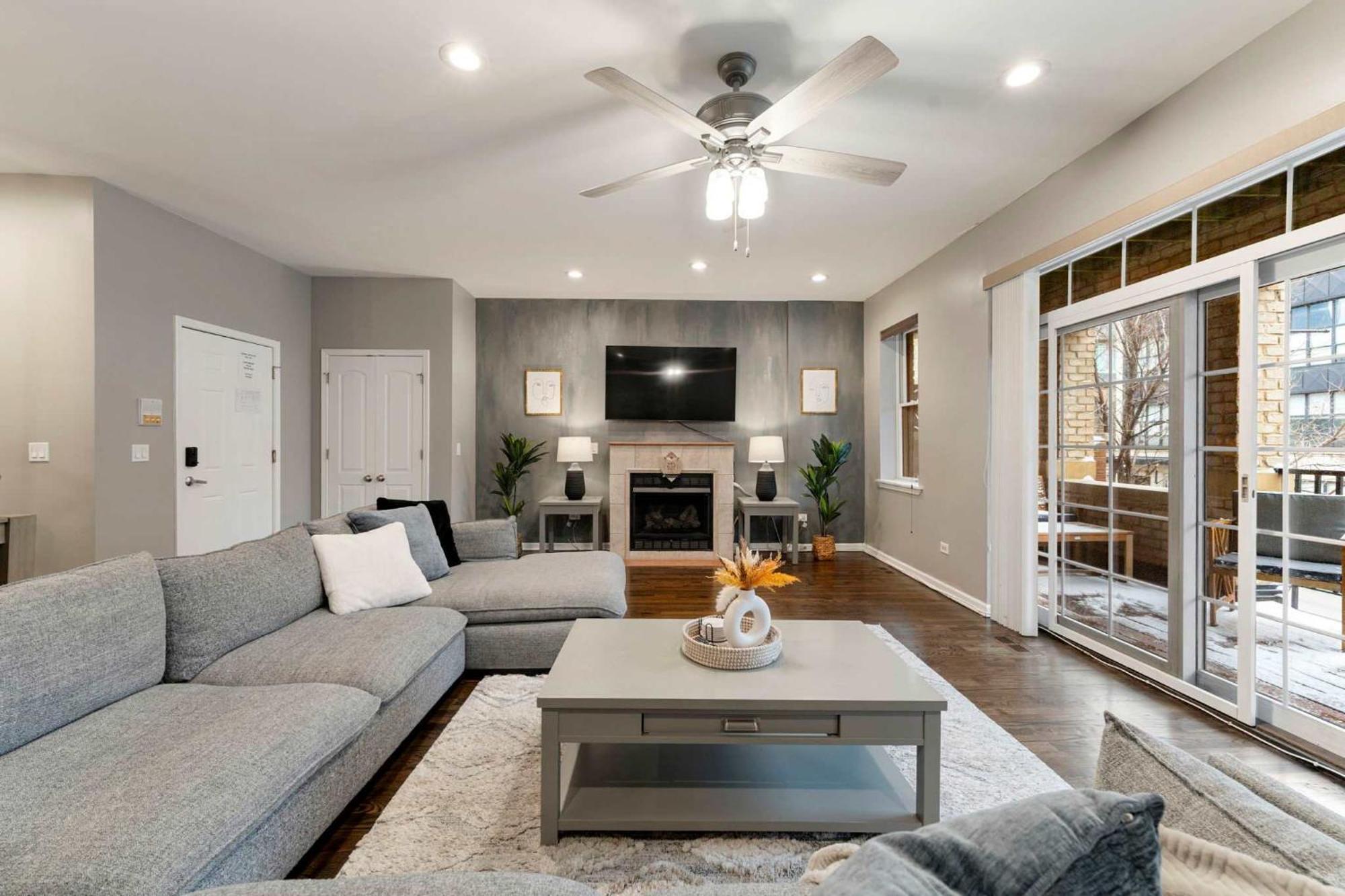 South Loop Three Bedroom Two Bath *