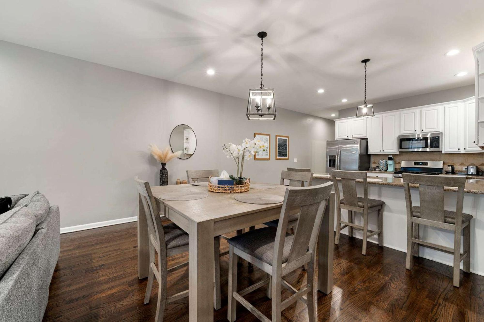 Apartment South Loop Three Bedroom Two Bath Chicago