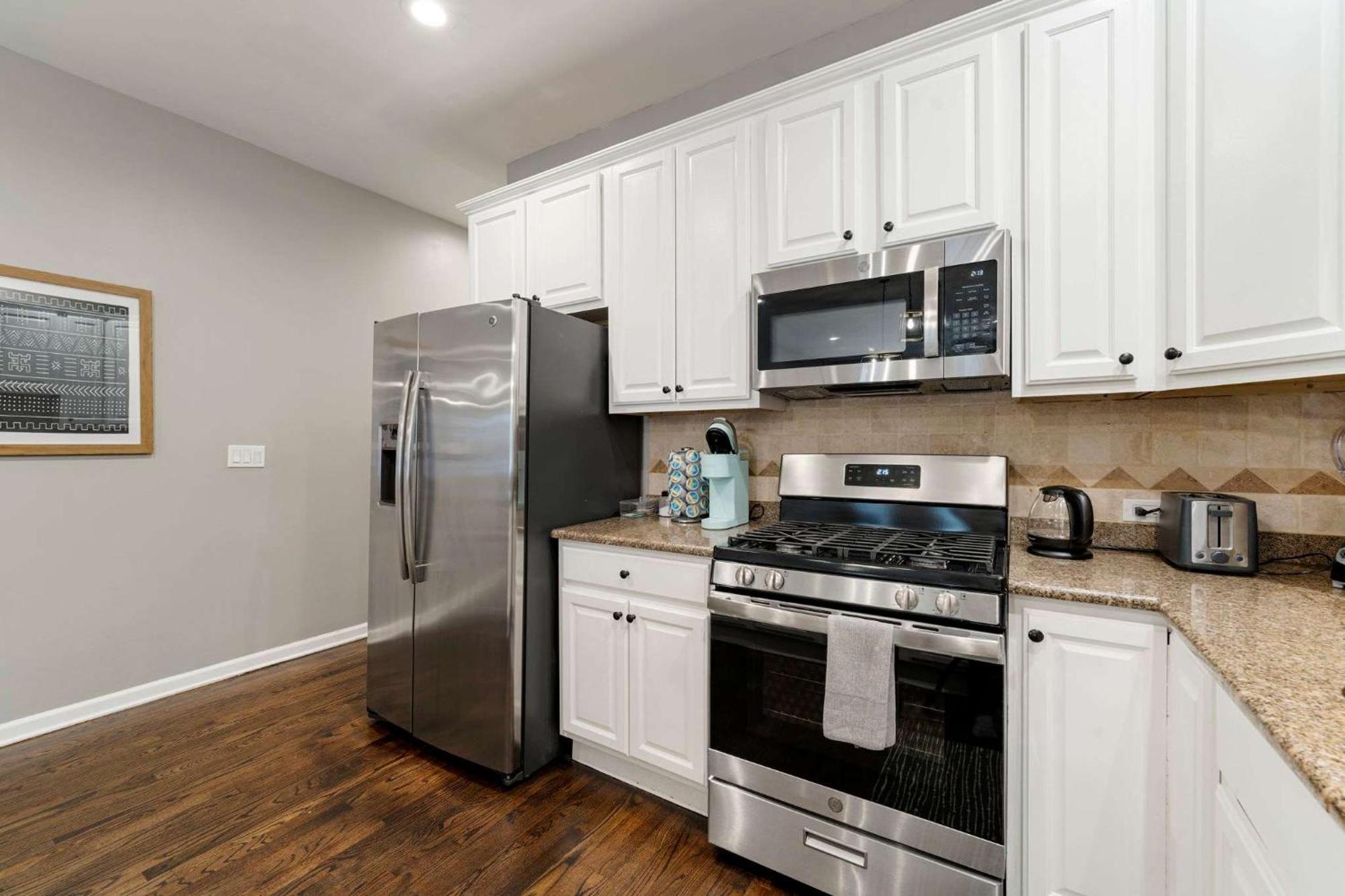 South Loop Three Bedroom Two Bath *