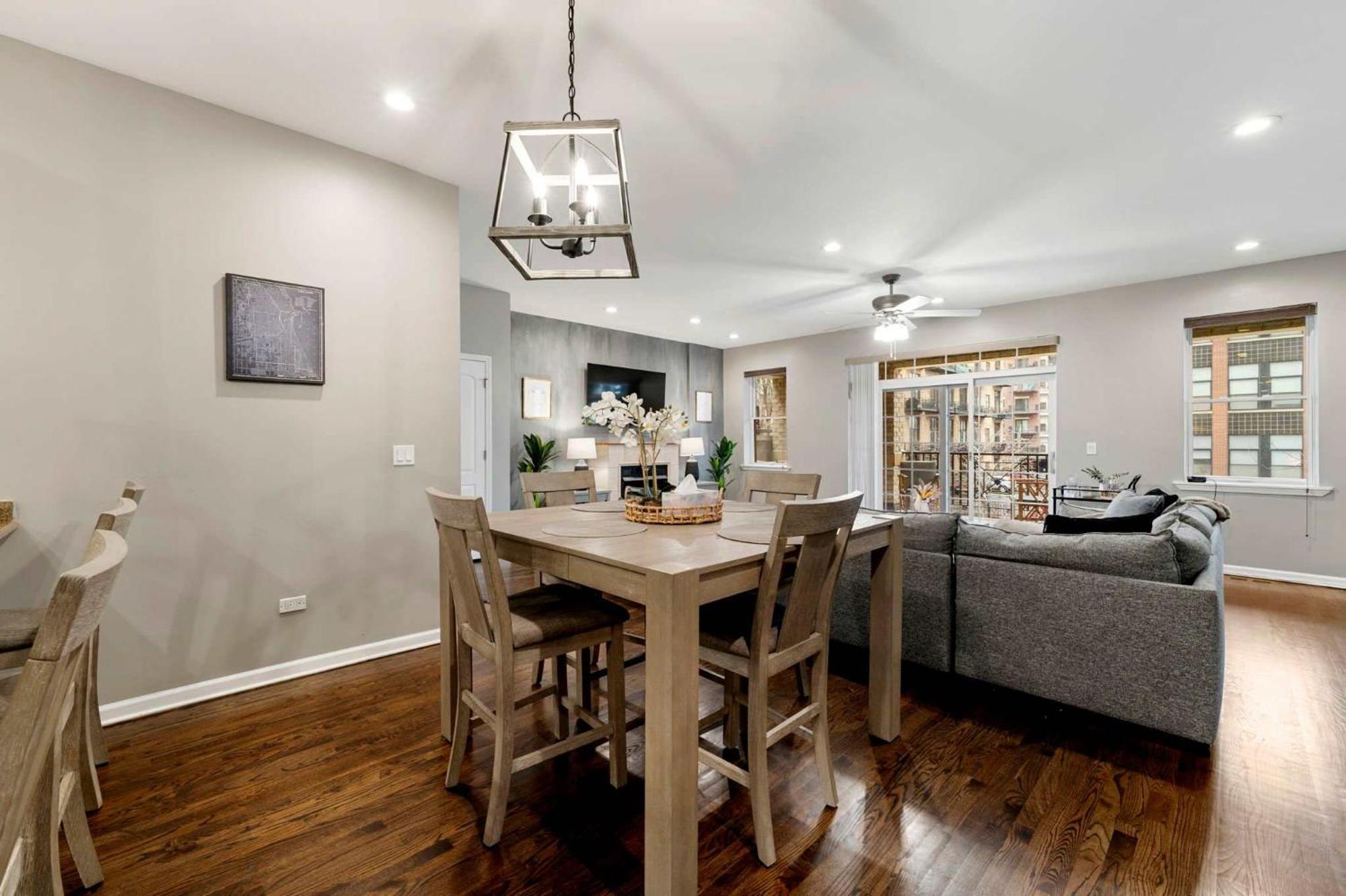 Apartment South Loop Three Bedroom Two Bath Chicago