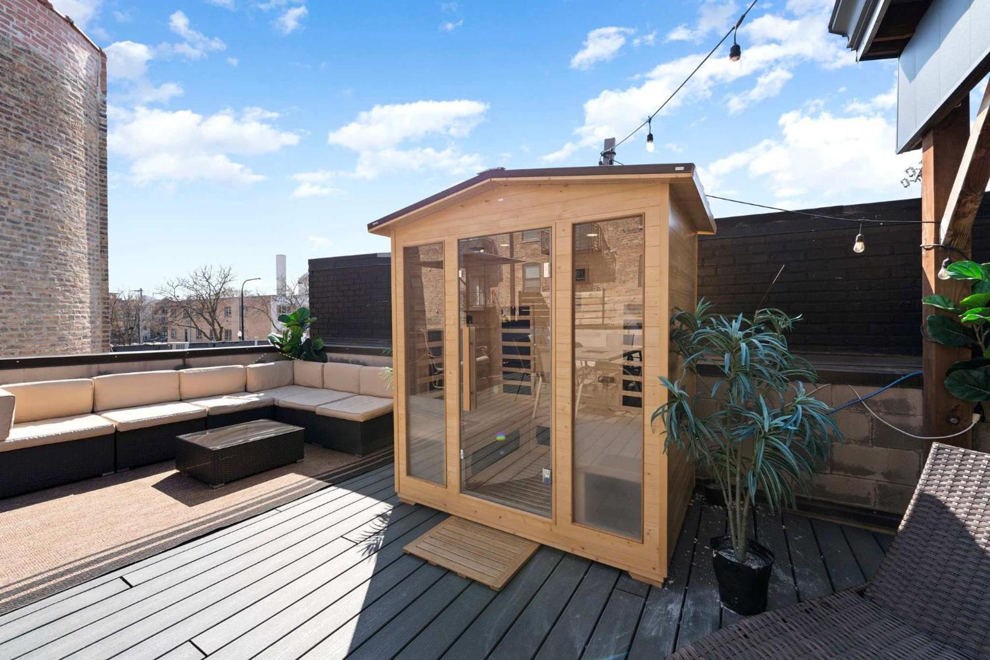 Holiday home Mid-century Gem By United Center *