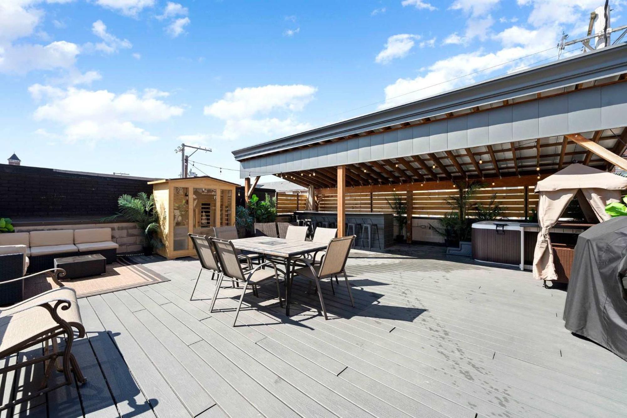 Mid-century Gem By United Center Holiday home