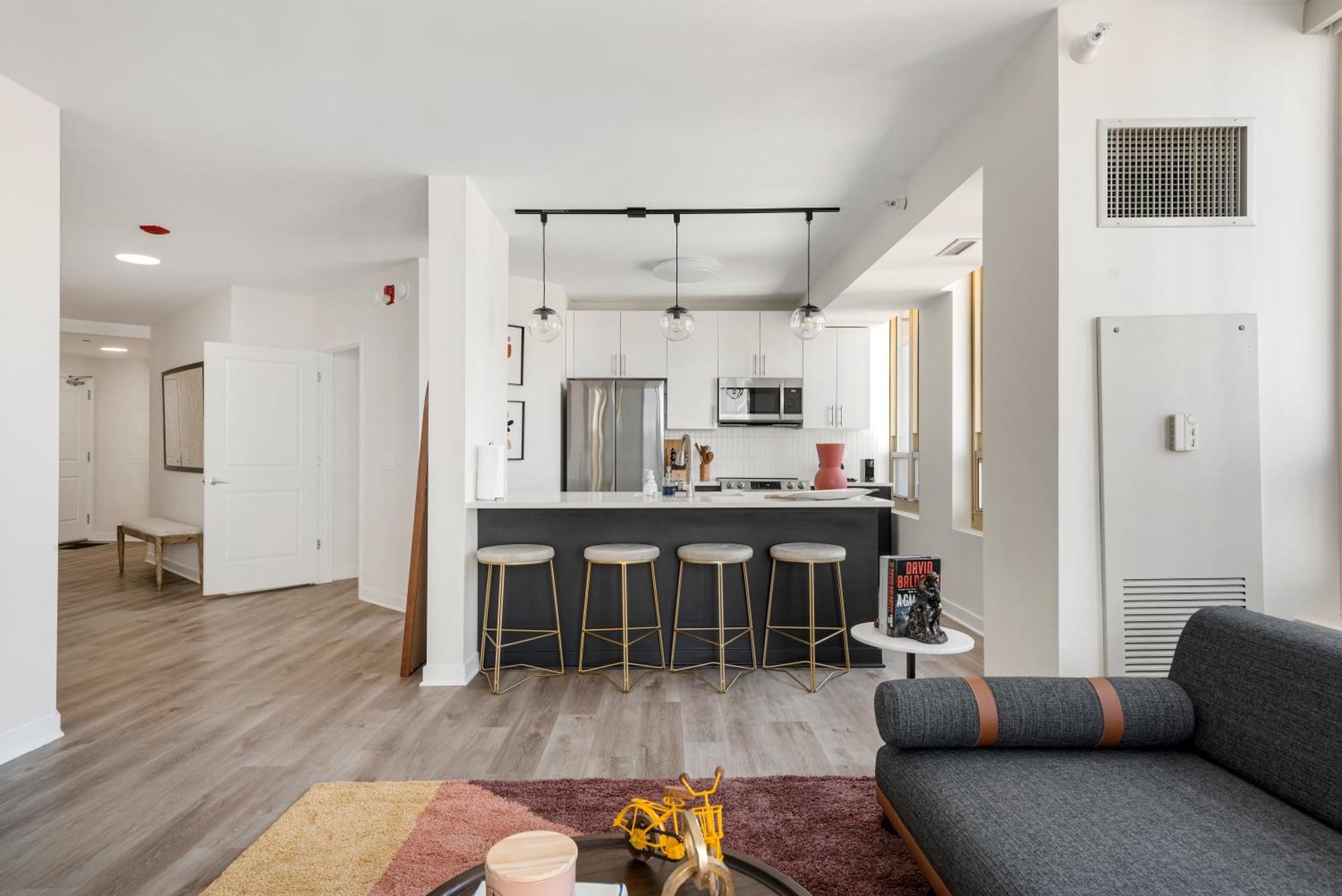 The Bernardin Gold Coast Luxury Near Magnificent Mile Apartment
